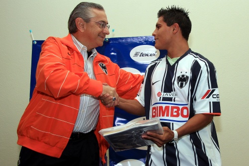 Osvaldo Martínez, (derecha) es hasta el momento el
nuevo refuerzo de Monterrey. (Jam Media)