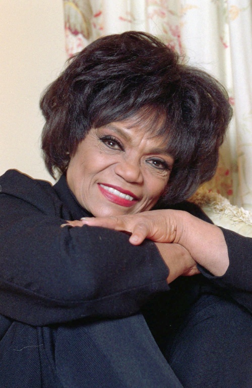 Eartha Kitt, conocida como la primera Catwoman, alcanzó fama por su participación en la serie Batman y Robin. (Fotografías de AP)