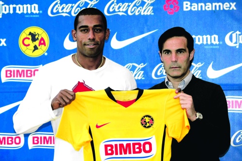 El brasileño Roberto de Pinho fue presentado ayer como nuevo refuerzo de las Águilas del América. (Jam Media)