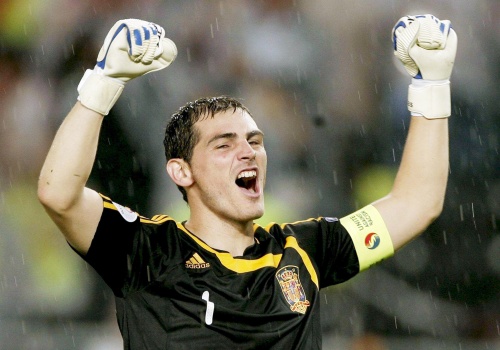 Primer lugar. Iker Casillas, del Real Madrid es el mejor portero del mundo.