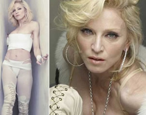 Aunque posó de manera sexy en unas fotografías, un acercamiento en una de ellas dejó ver que el paso del tiempo ha dejado huella en la cantante.