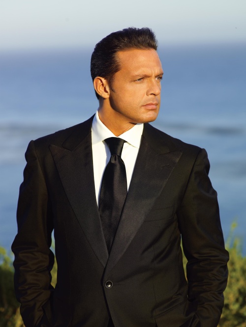 Luis Miguel trae a México su gira Cómplices 2009, con 32 conciertos.