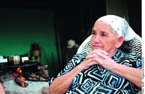 Creía que era albañil
“Si lo hizo, lo hizo por necesidad, para sacar a su familia adelante”, dijo Rita López, madre de Santiago Meza López “El Chago o Pozolero”, de quien creía era albañil, pero fue detenido el 24 de enero acusado de desintegrar en ácido a más de 300 cuerpos en Tijuana, Baja California. 