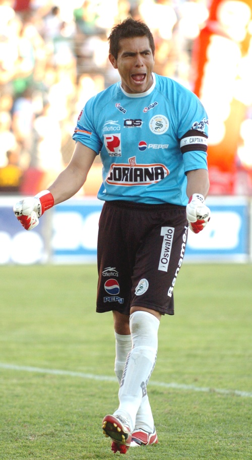 El cancerbero se dijo afortunado de que durante su carrera como futbolista las lesiones lo han dejado cumplir con satisfacción el deporte que más le gusta. (El Siglo de Torreón)