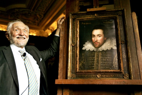 Paul Edmondson, director educativo del grupo, dijo que también se usó como base para el famoso retrato que cuelga en la Biblioteca Folger Shakespeare en Washington. (AP)