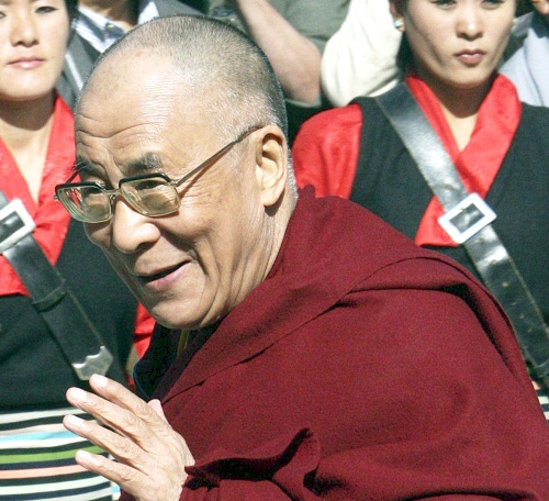 El líder tibetano encabezó este martes una ceremonia en la que se conmemoró el 50 aniversario de la revuelta tibetana contra las tropas chinas en 1959. (EFE)
