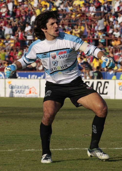 Federico Vilar, arquero del Atlante de México, y Juan Forlín, defensor de Boca Juniors, serán convocados al plantel de Argentina para los dos próximos partidos con Venezuela y Bolivia. (Jam Media)