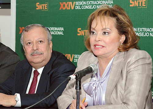 Lo niegan. El secretario general del SNTE, Rafael Ochoa y la presidenta de ese gremio, Elba Esther Gordillo, han rechazado que el sindicato maneje fondos de fideicomisos.