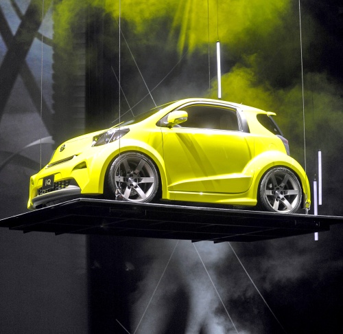 El iQ es más pequeño que el subcompacto Yaris, también de la Toyota Motor Corp. (AP)