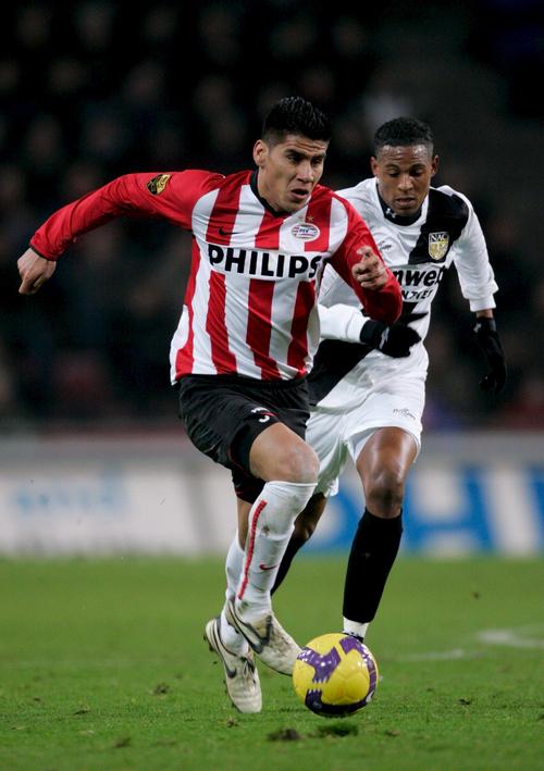 El mexicano Carlos Salcido se hizo presente en el marcador en la victoria del PSV Eindhoven. (EFE)