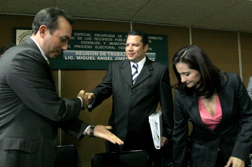 Comparece. El director con licencia de la Lotería Nacional, Miguel Ángel Jiménez -al centro-, al comparecer ante diputados.  EL UNIVERSAL