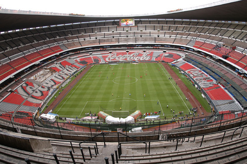 A puerta cerrada se disputará esta tarde el partido entre América y Tecos en el Estadio Azteca como medida de prevención por el brote de influenza porcina en la Capital del país. (Jam Media)