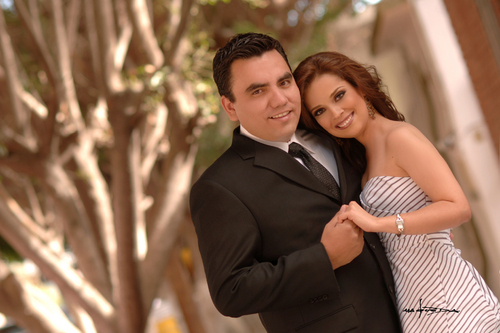 Luis Enrique Hernández Romo y Srita. Etna Suzette Loera Gómez, el día que realizaron su presentación religiosa. 