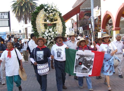 Protestan. Integrantes de Organizaciones No Gubernamentales protestan a tres años de los sucesos de violencia en Atenco.