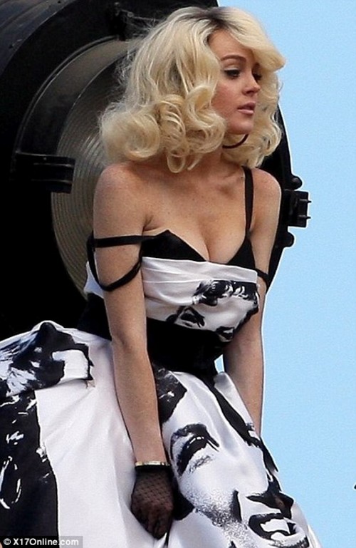 Ya le gustó. Esta es la segunda ocasión que  Lindsay hace fotos al estilo Monroe, las cuales han sido todo un éxito. 