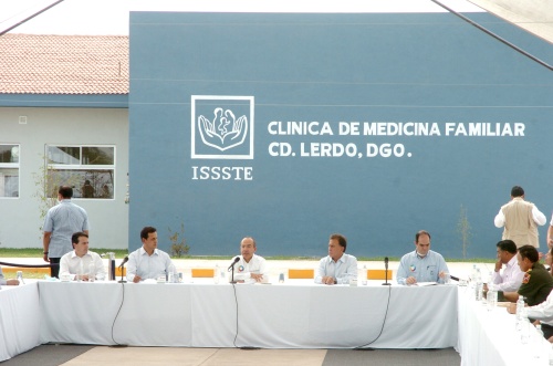 Nuevas unidades. En Lerdo, el presidente encabezó la apertura de la Clínica de Medicina Familiar del ISSSTE y visitó la UMA del IMSS en Gómez.
