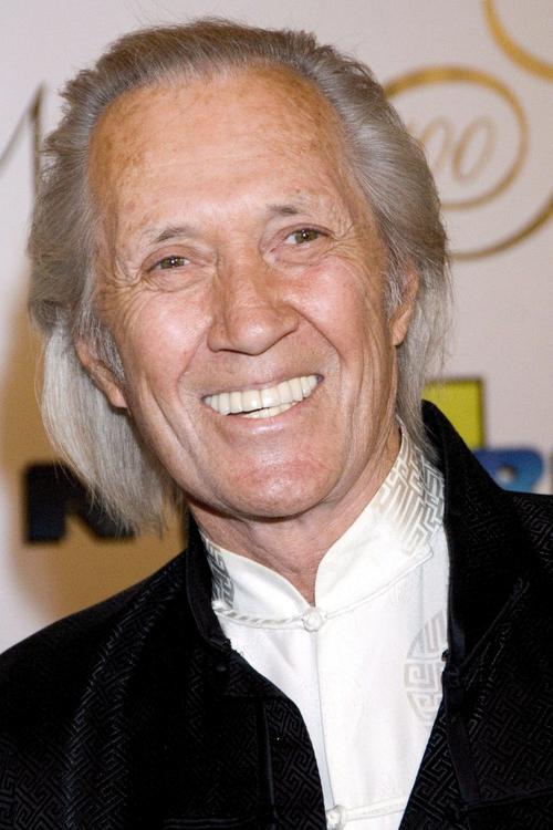 Tristeza. El medio artístico del cine y la televisión lamenta el deceso de David Carradine.  