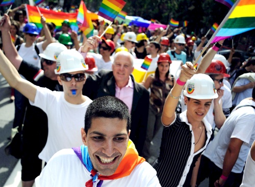 Orgullo Gay es una serie de eventos que cada año los colectivos homosexuales celebran de forma pública para instar por la tolerancia y la igualdad.