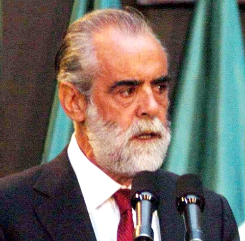 El “Jefe” dijo que está dispuesto a trabajar por el presidente Calderón y por el PAN en el momento en que lo llamen, sin aspirar a cargos públicos ni comisiones.