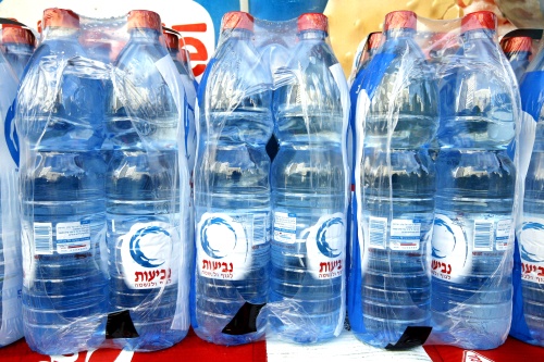 La iniciativa nació después de que una empresa de bebidas anunciara sus planes para embotellar agua proveniente de una reserva subterránea de la localidad.
