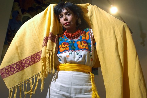 Siempre bonita. La actriz Meche Carreño, quien fuera sex symbol en los años 70, será homenajeada en el evento que es considerado, en su ramo, como el más importante del país a finales de mes.  EL UNIVERSAL  En vida. El cineasta Jorge Fons será honrado en el marco del 12 Festival Internacional de Cine Expresión en Corto de Guanajuato. 