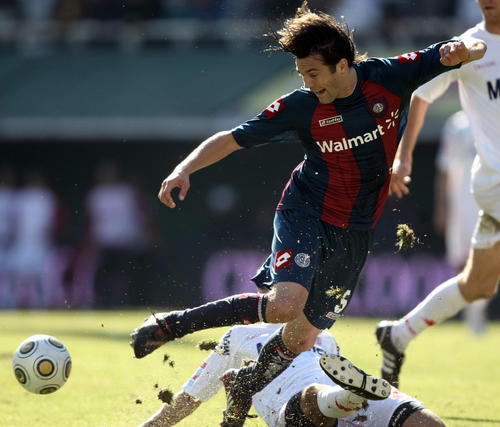 Los Potros de Hierro del Atlante, se hicieron de los servicios del argentino Santiago Solari, el cual llega con un contrato por dos años y además jugará el Mundial de Clubes en diciembre. Atlante contrata a Santiago Solari