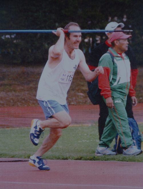 El atleta lagunero Ángel Acosta Guerra conquistó medalla de oro en la prueba de jabalina del Campeonato Nacional Master de Atletismo 2009. Obtiene lagunero oro en jabalina  del Nacional Master de Atletismo