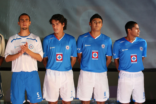 En el marco de la presentación del nuevo uniforme, directiva, cuerpo técnico y jugadores de la Máquina dejaron claro que no queda de otra más que ganar. (El Universal)