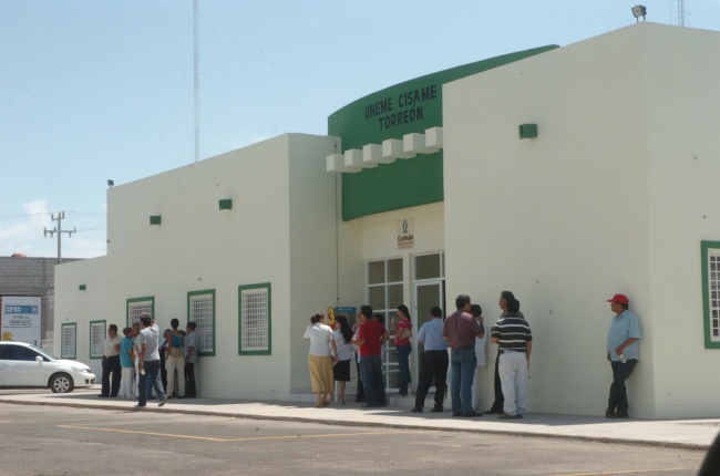 Obra. Ya se colocó la primera piedra de la nueva clínica de salud en Torreón. 