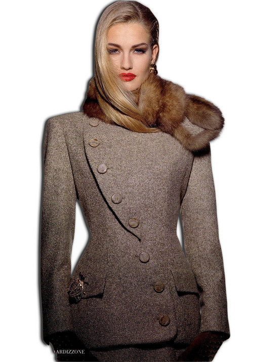 La espectacular belleza de Karen Mulder  le valió la admiración de diseñadores como Gianni Versace y su carisma la destacó de entre sus famosas compañeras Christy Turlington y Claudia Schiffer.