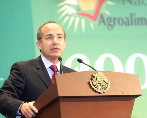 El presidente Felipe Calderón reconoce la labor de diputados salientes y ofrece diálogo a los que conformarán la nueva Legislatura en la Cámara de Diputados; durante clausura de la XXVI Asamblea General Ordinaria del Consejo Nacional Agropecuario realizada la mañana de este lunes en conocido hotel de la ciudad de México. (El Universal)