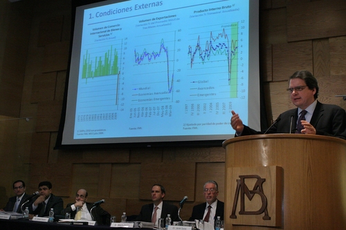 Caerá más. Manuel Ramos Francia, director general de Investigación Económica del Banco de México da a conocer, que el PIB, registrará una contracción de entre 6.5 y 7.5 por ciento en el 2009.