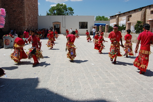 Danza. La ancestral danza es ejecutada durante los cuatro días de las festividades por diferentes grupos.  