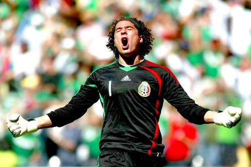 México dio un paso hacia el Mundial: 'Memo' Ochoa
