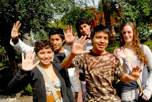 El futuro. Actualmente en México hay 20 millones de jóvenes, de los cuales y el 46 por ciento de las familias tienen un integrante de entre 15 y 24 años.  ARCHIVO