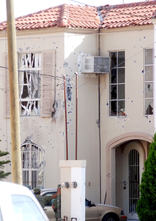 Desconocidos atacaron esta madrugada, con disparos de armas de fuego y granadas de fragmentación, una residencia ubicada en la colonia Cumbre Oro, al noroeste de la ciudad. (El Universal)