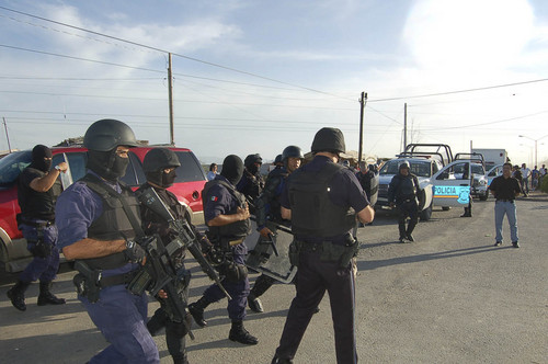 Apoyo. Cerca de 40 elementos de la Dirección General de Seguridad Pública Municipal de Torreón, encabezados por su titular Karlo Castillo Gracia, acudieron a prestar apoyo a sus homólogos de Gómez Palacio.  EL SIGLO DE TORREÓN