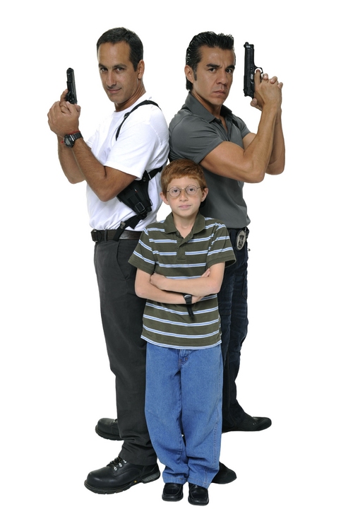 Contra el mal humor. Uribe, Bracho y Ocaña protagonizan la serie Hermanos y Detectives.