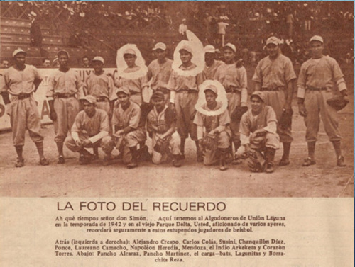 En esta foto del Unión Laguna de 1942, cuando se consiguió el primer campeonato, aparecen grandes peloteros que dejaron huella. Entre ellos Laureano Camacho (atrás, sexto de Izq. a Der.).  (Fotografía de El Salón de la Fama del Beisbol Mexicano)