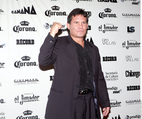 Julio César Chávez terminó en el hospital. Al ex campeón lo golpeó una descompensación provocada por alza de colesterol. Noquea enfermedad a Julio César Chávez, va al hospital