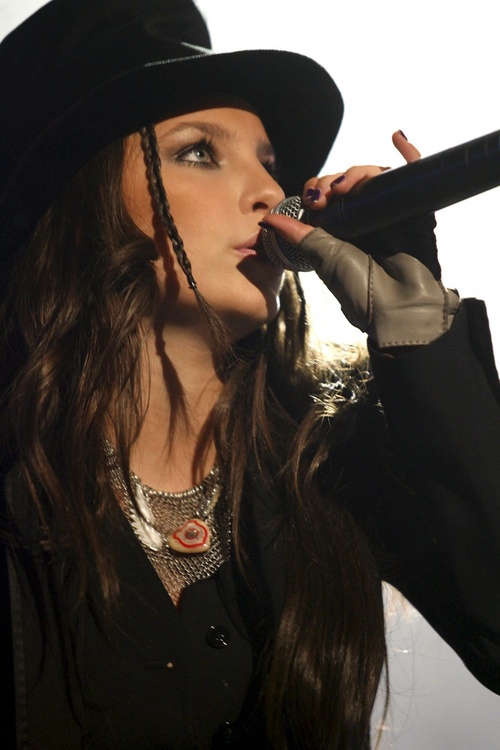 La cantante mexicana Belinda durante su actuación, esta noche, en el concierto MTV Day. ARCHIVO