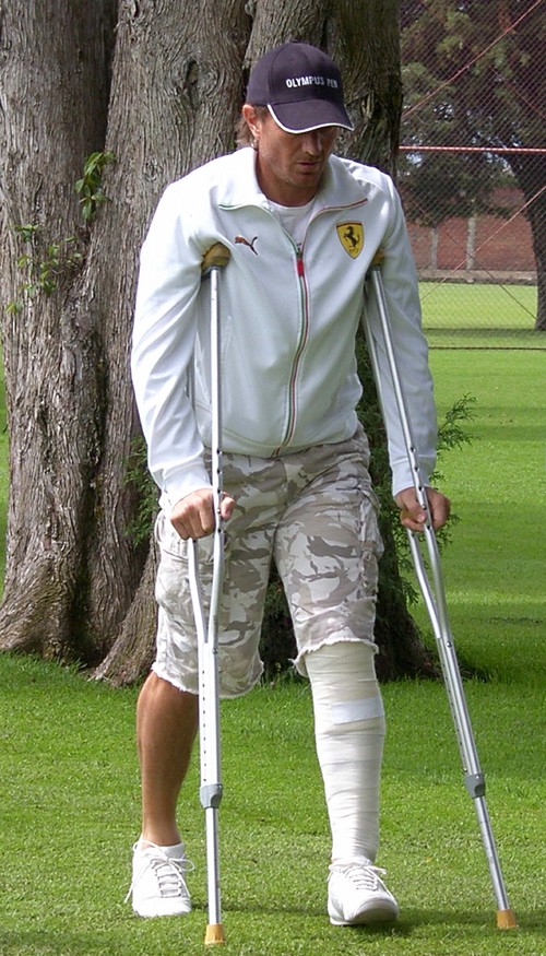 Cristante quedará fuera del torneo, al confirmarse la rotura de un tendón en su rodilla izquierda. El portero argentino Hernán Cristante queda fuera del Apertura 2009 