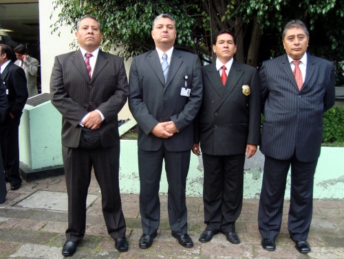 RECONOCIMIENTO. Los judiciales que participaron en la captura de Luis Felipe Hernández Castillo el pasado viernes en el Metro Balderas, recibieron un reconocimiento a su valor por parte de sus superiores.