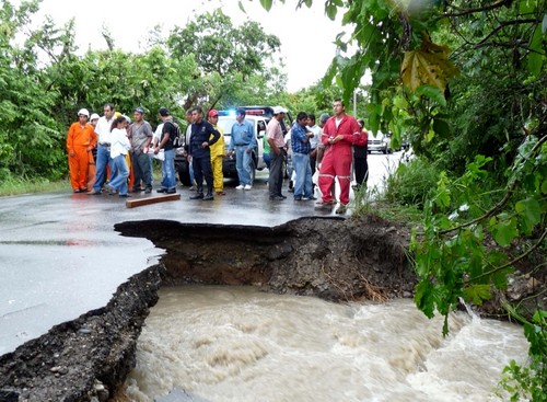 En riesgo. Severas inundaciones afectan al Norte de Veracruz luego de que siete ríos y arroyos se desbordaron, ocasionando al menos tres personas muertas y tres más desaparecidos.