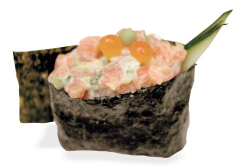Variadas recetas compartió el reconocido chef japonés Iwao Komiyama, sobre la gastronomía asiática. Especialista. Maestro del sushi. El chef Iwao Komiyama es experto en platos chinos, japoneses, vietmanitas, tailandeses y, en general, del sudeste asiático.