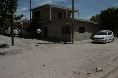 CONMOCIÓN. El accidente ocurrió precisamente a mitad del andador Benito Juárez, frente al número 232, donde la madre del infante conversaba con su tía. 