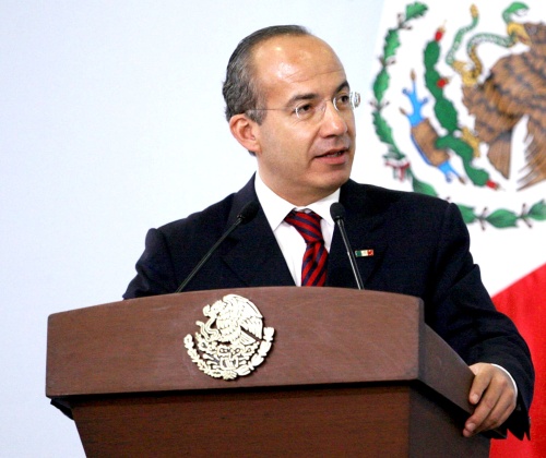El presidente de México, Felipe Calderón, conversó vía telefónica con el mandatario de Indonesia, Susilo Bambang Yudhoyono, para expresar sus condolencias y solidaridad por las afectaciones que causó el sismo en Sumatra. (El Universal)
