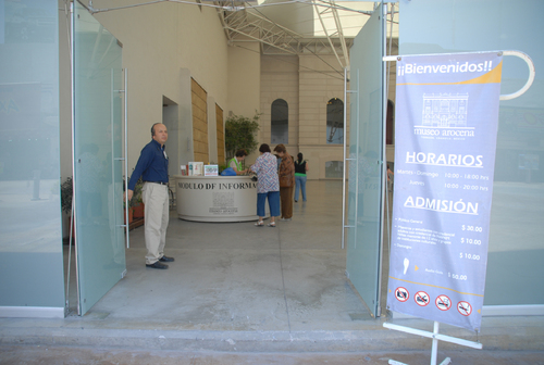 Los asistentes. El taller está dirigido al público en general y durante el mismo los asistentes podrán aprender procesos creativos de manera muy artesanal.