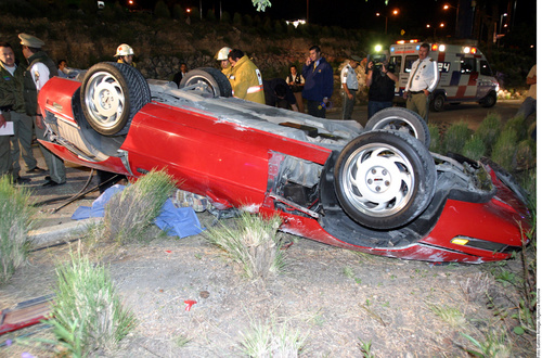 Tragedia. De 36 años de edad, José Víctor Villarreal murió luego de que su auto volara unos 18 metros  sobre un desnivel de tres metros, hasta caer volcado. Lamentable. Hasta la tarde de ayer, Alicia Villarreal no había hecho ninguna declaración sobre el deceso de su hermano, quien al parecer iba a exceso de velocidad.  ARCHIVO   AGENCIA REFORMA 