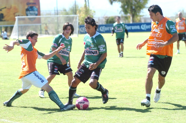 Los Guerreros tuvieron una práctica de futbol y parado de equipo, donde se observó el regreso a la titularidad del argentino Daniel Ludueña, en lugar del lesionado Uriel Álvarez, con lo que Sergio Bueno jugaría con un 4-4-2. (Fotografía de Jesús Galindo López) 